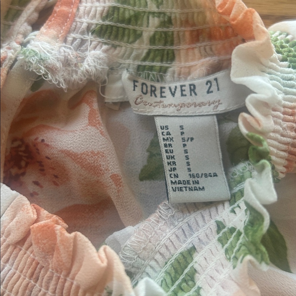 Forever 21 Contemporary Peach and White Floral Top Size Small - Picture 4 of 10